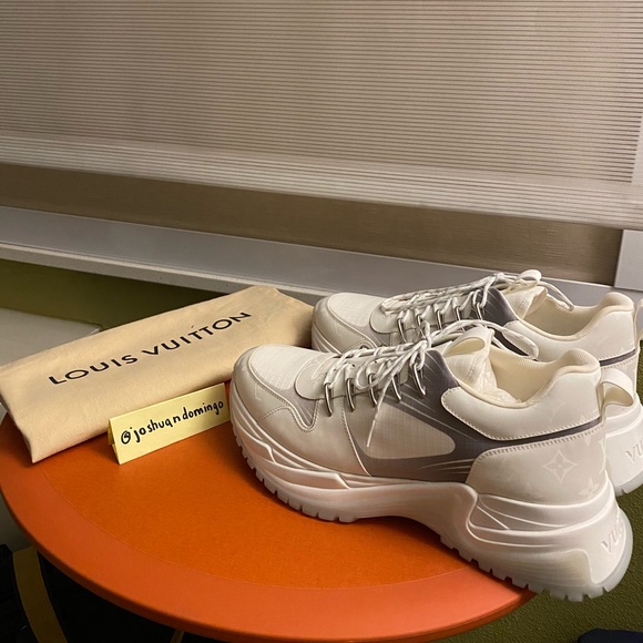 LOUIS VUITTON RUN AWAY PULSE SNEAKER - Picture 2 of 6